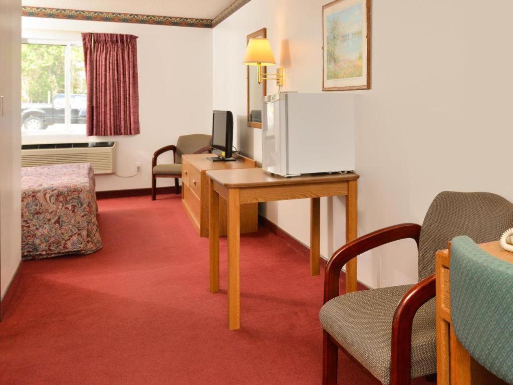Americas Best Value Inn & Suites Clear Lake Exterior foto